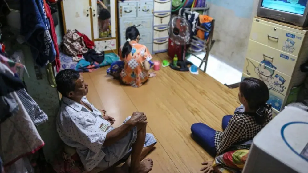 TPHCM quy định người có thu nhập bình quân dưới 4,3 triệu đồng/người/tháng thuộc diện hộ nghèo. Xem các tiêu chí mới áp dụng.