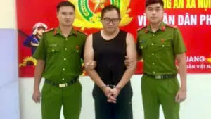 Công an Hà Nội bắt Nguyễn Tiến Dũng sau khoảng 4 giờ truy xét vụ cướp tiệm vàng ở xã Nội Bài, thu hút sự quan tâm của dư luận.