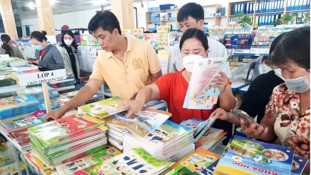 TP.HCM miễn phí sách giáo khoa từ năm học 2026-2027 theo lộ trình, bắt đầu với các lớp đầu cấp. Xem chi tiết chính sách mới.