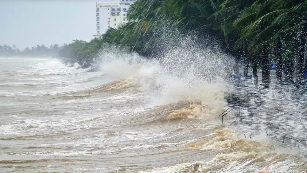 Dự báo bão số 1 có thể hình thành trong tháng 7, nguy cơ ảnh hưởng đất liền và gây mưa lớn diện rộng. Xem diễn biến mới nhất.