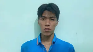 Đối tượng Nguyễn Hồng Kỳ ra đầu thú sau vụ án đâm vợ hàng xóm gây chấn động. Diễn biến và nguyên nhân vụ việc được làm rõ.