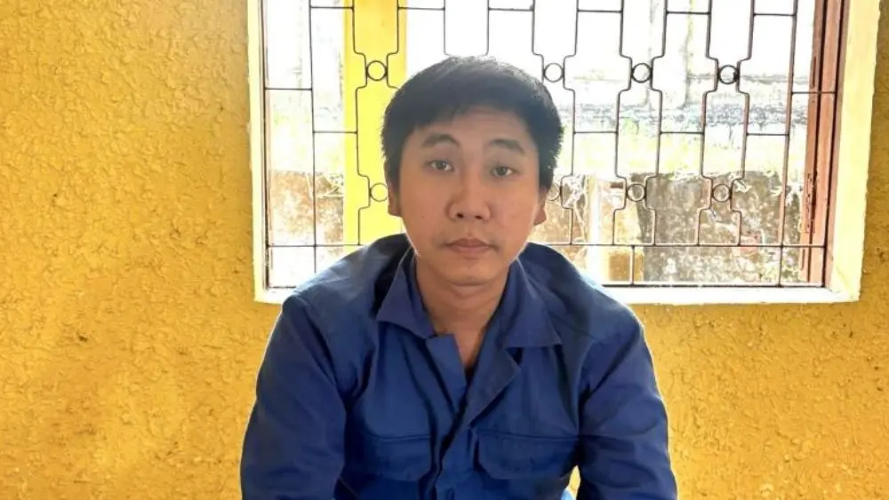 Võ Hoàn Thiện bị khởi tố, tạm giam để điều tra hành vi lừa đảo chiếm đoạt tài sản liên quan đến làm giả sổ đỏ. Xem chi tiết vụ việc