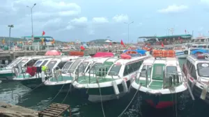 Nhiều ca nô, tàu du lịch tại Phú Quốc tạm dừng hoạt động sau vụ lật ca nô, địa phương siết chặt quản lý vận tải đường thủy.