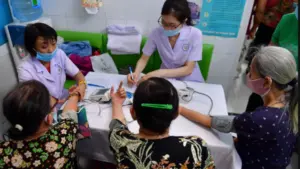 Cô đơn ở người cao tuổi có thể làm bệnh nền trầm trọng hơn, tăng nguy cơ tim mạch và suy giảm sức khỏe tinh thần.