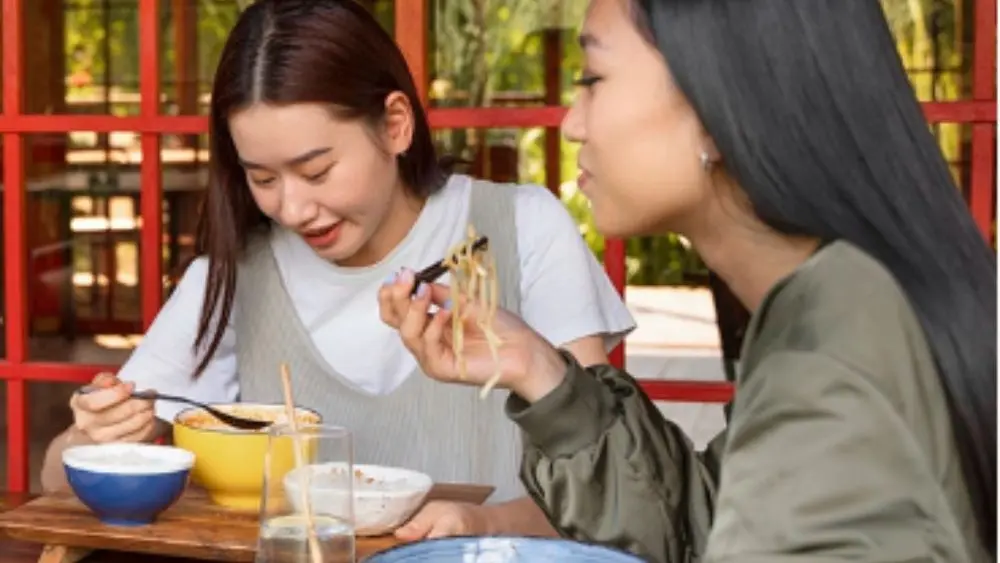 Thời điểm ăn trưa lý tưởng giúp ổn định đường huyết, duy trì năng lượng và hỗ trợ sức khỏe chuyển hóa theo khuyến nghị của chuyên gia.