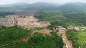 Khởi tố giám đốc Công ty Trang trại Việt liên quan vụ vỡ hồ chứa nước ở núi Tân Lai khiến bé gái 13 tuổi tử vong.