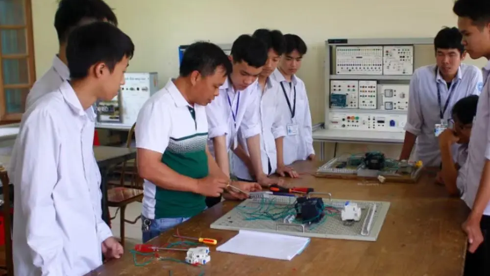 Liên kết nhà trường và doanh nghiệp giúp nâng cao chất lượng đào tạo nghề, mở rộng cơ hội việc làm cho sinh viên.