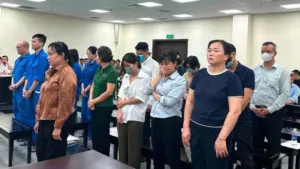Vụ nhận hối lộ ở Sở Y tế Hà Nội: Các bị cáo khai né nhận tiền trực tiếp, nhờ người môi giới chuyển tiền để cấp phép hành nghề y, dược.