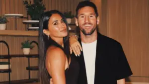 Ba thập niên bên nhau của Messi và Antonela Roccuzzo là câu chuyện tình bền bỉ từ thuở nhỏ đến cuộc sống hôn nhân hạnh phúc.