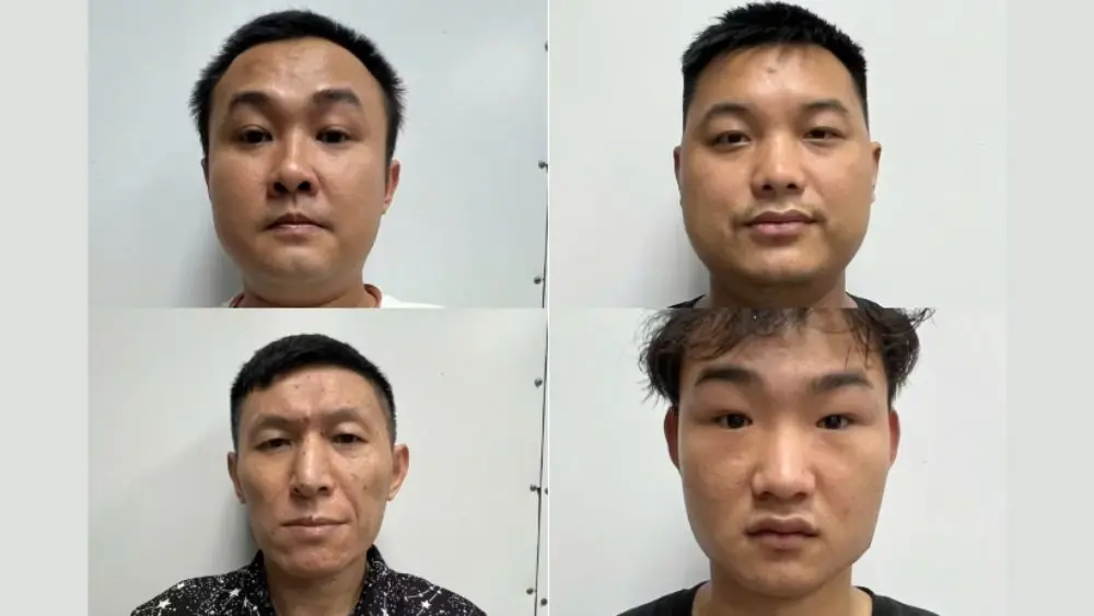Lực lượng chức năng bắt giữ 4 công dân Trung Quốc nhập cảnh trái phép, bước đầu xác định liên quan hoạt động lừa đảo trực tuyến.