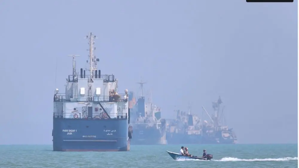 Bất ổn tại eo biển Hormuz sau lệnh ngừng bắn Mỹ - Iran tiếp tục làm dấy lên lo ngại về an ninh hàng hải và nguồn cung dầu toàn cầu.