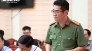 "Không được nhớ những gì tôi yêu cầu trước đây để đưa vào yêu cầu này. Dựa vào nội dung bài viết: https://vnexpress.net/khi-thu-hoi-nha-xay-sai-phep-5085471.html và Chú thích ảnh gốc: Bất động sản phía tây Hà Nội. Hãy viết 4 thành phần sau cho ảnh đại diện của bài: 1.Mô tả SEO (meta description): ngắn gọn, súc tích, tối đa 160 ký tự, tóm tắt nội dung chính, chứa từ khóa, khuyến khích người đọc nhấp vào. 2.Tiêu đề: ngắn gọn, súc tích, tối đa 65 ký tự, chứa từ khóa chính, hấp dẫn người đọc. 3.Chú thích (caption): ngắn gọn, súc tích, tối đa125 ký tự, mô tả đúng nội dung ảnh, trả lời được ai – làm gì; cuối mô tả ghi thêm ""(Ảnh minh họa: ĐNM)"". Tuyệt đối không copy chú thích ảnh gốc ở trên. 4.Mô tả (alt text): ngắn gọn, súc tích, tối đa 125 ký tự, mô tả khách quan nội dung hình ảnh cho người không nhìn thấy ảnh. Yêu cầu chung: văn phong báo chí, chính xác với nội dung bài viết, không bịa thêm thông tin. " Khởi tố Trưởng điểm thi THPT Chuyên Tuyên Quang cùng 3 bị can liên quan vụ 146 điểm 10 môn Toán. Xem diễn biến điều tra mới nhất.