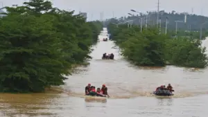 Mưa lũ tại Trung Quốc gây thương vong nghiêm trọng, trong khi châu Âu đối mặt nắng nóng kỷ lục và nhiều hệ lụy đáng lo ngại.