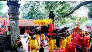 Hà Nội công bố tình huống khẩn cấp thiên tai tại Đền Sóc do nguy cơ sạt lở, triển khai biện pháp bảo đảm an toàn cho người dân và du khách.