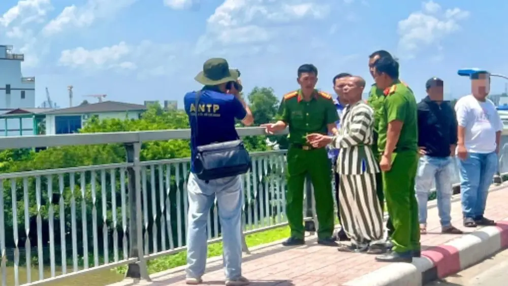 Công an TP.HCM tiếp tục thực nghiệm hiện trường, truy tìm vật chứng vụ Thạch Kim Thái sát hại vợ rồi phi tang xuống sông Sài Gòn.