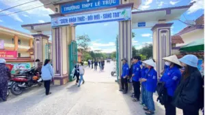 Nghi vấn tiêu cực tại điểm thi ở Quảng Trị: Hiệu trưởng lên tiếng về lực học của con trai, làm rõ các thông tin đang lan truyền.