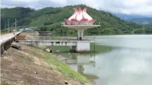 Thái Nguyên vận hành xả nước qua tràn hồ Núi Cốc để chủ động ứng phó mưa lũ, đồng thời cảnh báo người dân vùng hạ du bảo đảm an toàn.