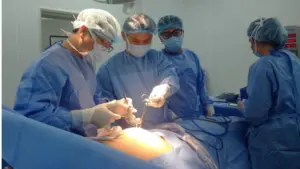 Bác sĩ mổ cấp cứu cứu cụ ông nuốt phải hạt mít gây tắc ruột, cảnh báo nguy cơ từ thói quen ăn uống bất cẩn.