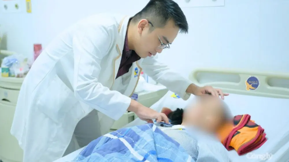 Người bán bún riêu bị kính cắt ngang cổ sau tai nạn ở Tây Ninh được cấp cứu kịp thời và vượt qua nguy kịch nhờ phẫu thuật.