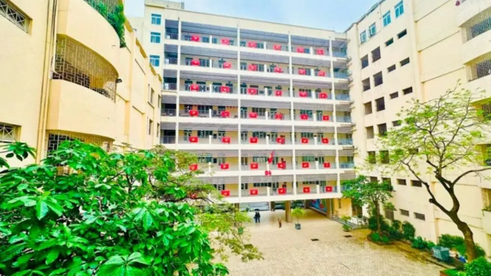 Trường THPT Chuyên Đại học Sư phạm Hà Nội tiếp tục khẳng định chất lượng đào tạo với nhiều thủ khoa, á khoa và tỷ lệ chọi lớp 10 cao nhất.