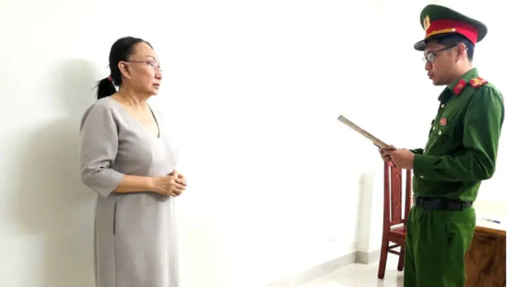 Khởi tố chủ tiệm vàng Kim Lý cùng nhiều chủ doanh nghiệp trong đường dây buôn lậu kim cương xuyên quốc gia. Xem chi tiết vụ án.