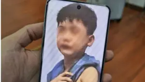 Bé trai 8 tuổi ở TPHCM nghi bị cha ruột hành hung, gia đình trình báo công an sau khi phát hiện nhiều thương tích.