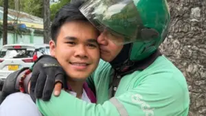 Đỗ Quốc Đạt, nam sinh đỗ ngành Y khoa, từng gây chú ý với khoảnh khắc ôm cha sau kỳ thi tốt nghiệp THPT.