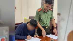 Công an phường Phan Đình Phùng phát hiện nam thanh niên điều khiển Flycam chưa đăng ký, cấp phép và tạm giữ phương tiện.