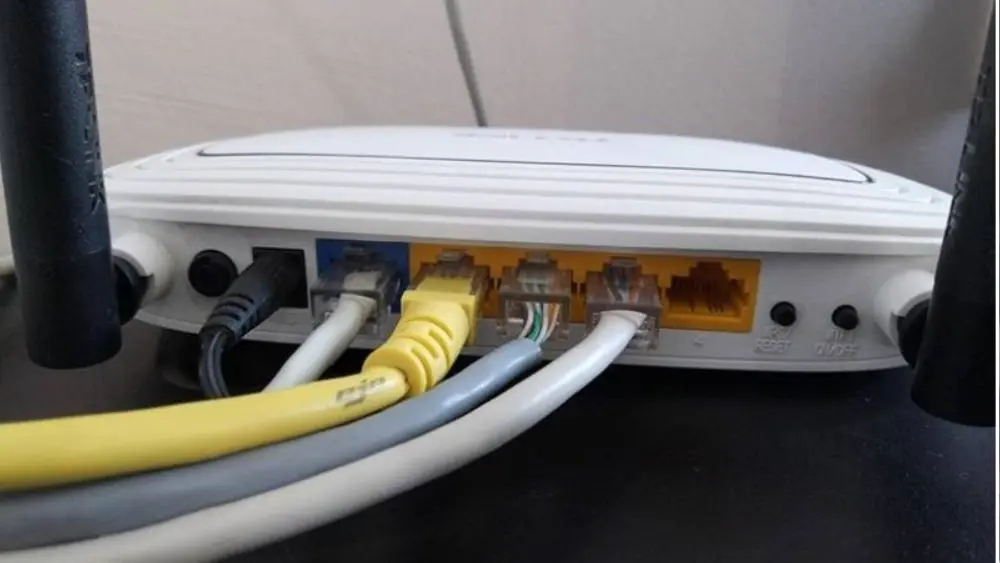 Tìm hiểu cách phân biệt các cổng mạng trên router, từ WAN, LAN đến Gigabit và Multi-Gigabit để kết nối thiết bị đúng cách.