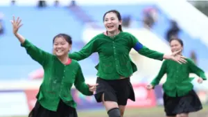 Giải bóng đá nữ dân tộc thiểu số nhận nhiều lời khen nhờ sự hồn nhiên, giàu cảm xúc và nét riêng gần gũi.