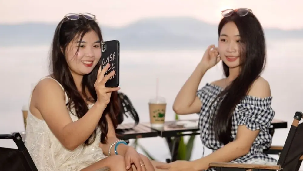 Đỉnh Đồn Đèn ở Thái Nguyên thu hút du khách trải nghiệm săn mây, ngắm bình minh và lưu lại những khoảnh khắc giữa núi rừng.