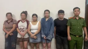 Nhà nghỉ Phú Đạt ở Nghệ An bị kiểm tra, công an phát hiện hoạt động mại dâm và thu giữ 60 viên ma túy tổng hợp.