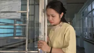 Chị Nguyễn Việt Hương đau đớn khi bố chồng tử vong, mẹ chồng, chồng và con trai bị bỏng nặng sau vụ sét đánh ở Lào Cai.
