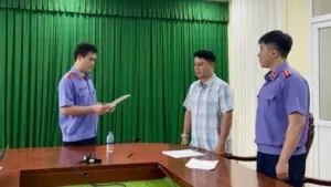 Vụ sửa hồ sơ nữ sinh tử vong ở Vĩnh Long: Lê Quốc Việt bị xác định giữ vai trò chủ đạo trong quá trình thay đổi nội dung báo cáo.