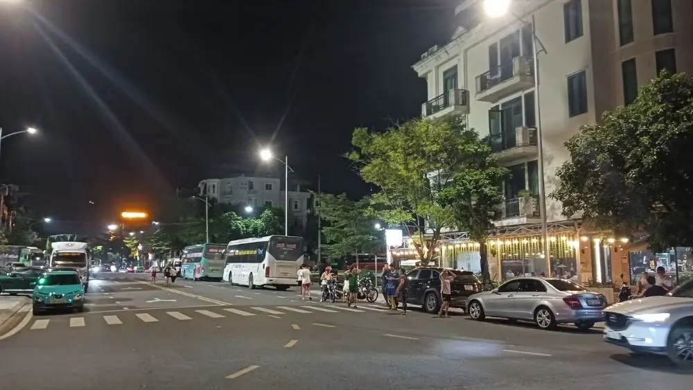 Công an và kiểm sát viên được ghi nhận có mặt tại nhà riêng của Hải Sapa TV ở Lào Cai trong tối 21/8.