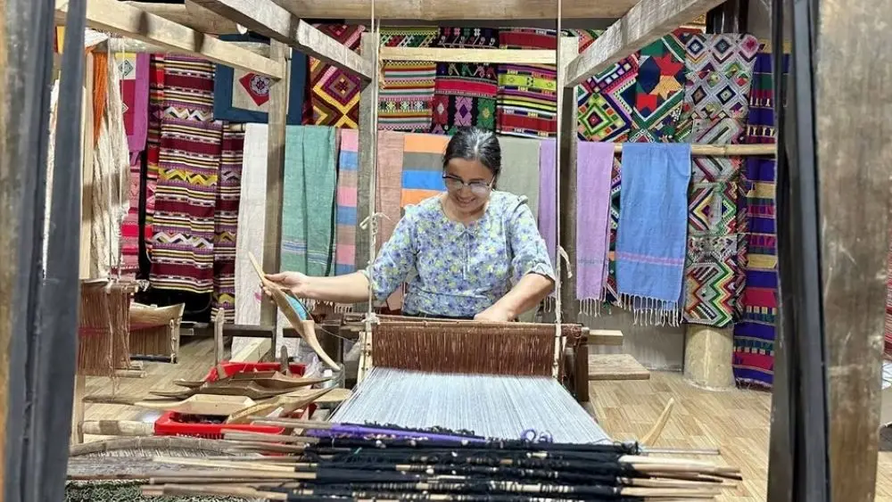 Nghề dệt truyền thống ở bản Lặn, Pù Luông giúp người Thái gìn giữ bản sắc văn hóa, tạo sinh kế và mở hướng phát triển du lịch cộng đồng.