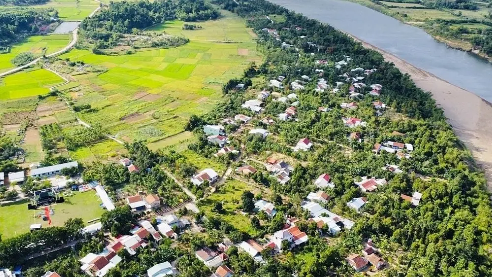 Làng Đại Bình ở Đà Nẵng nổi bật với cảnh quan xanh mát, những vườn cây trĩu quả và nhiều loại trái cây Nam Bộ giữa miền Trung.