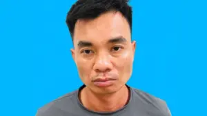 Tạ Tiến Dũng bị Công an tỉnh Quảng Ninh khởi tố sau khi bị xác định cướp giật dây chuyền vàng của một phụ nữ đang đi xe máy.