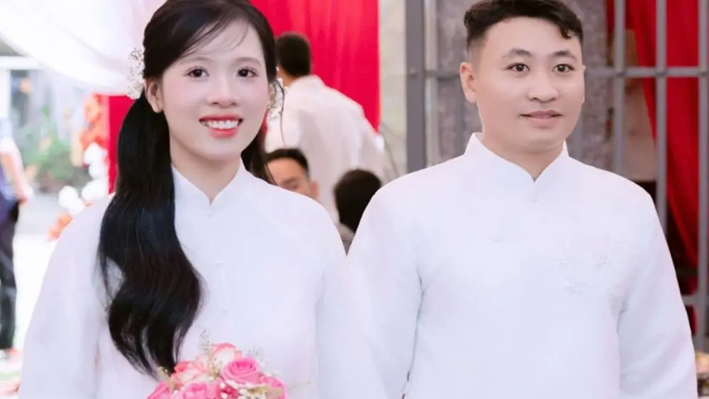 Đám cưới sát vách ở Thanh Hóa của Hồng Hải và Đức Huỳnh gây chú ý bởi hai gia đình chỉ cách nhau một bức tường rào.