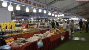 Ẩm thực vùng miền hội tụ tại Thái Nguyên với hơn 100 gian hàng, góp phần quảng bá đặc sản, sản phẩm OCOP, văn hóa và du lịch các địa phương.