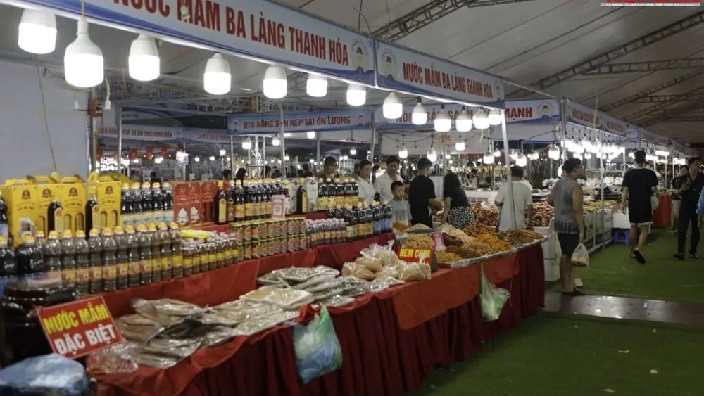 Ẩm thực vùng miền hội tụ tại Thái Nguyên với hơn 100 gian hàng, góp phần quảng bá đặc sản, sản phẩm OCOP, văn hóa và du lịch các địa phương.