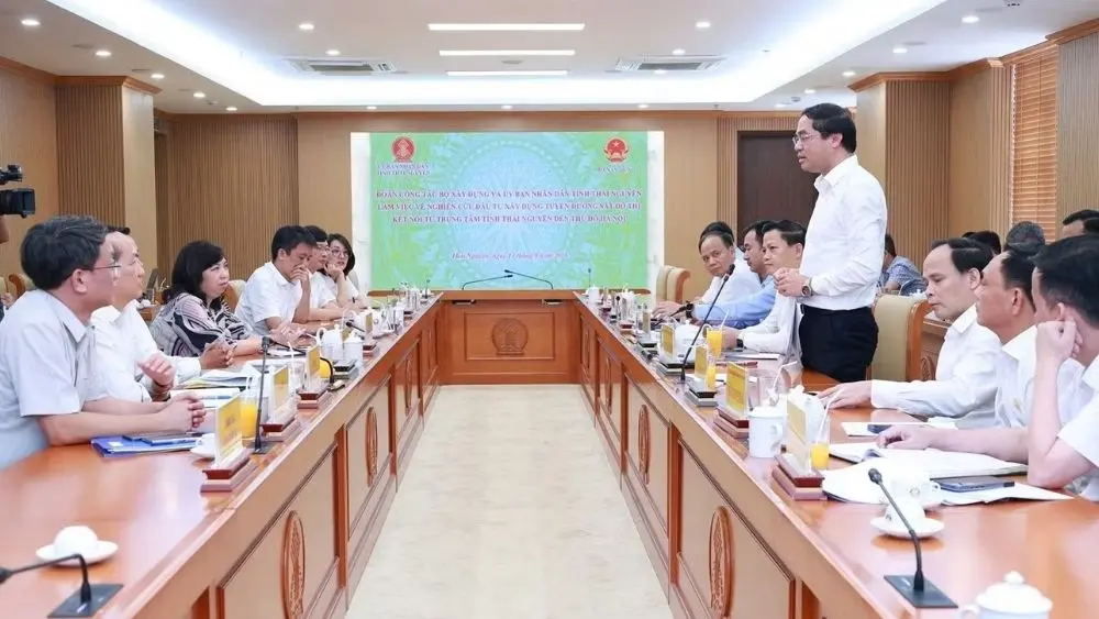 Thái Nguyên và Bộ Xây dựng nghiên cứu tuyến đường sắt đô thị kết nối Hà Nội, dự kiến dài khoảng 50 km, mở rộng không gian đô thị.