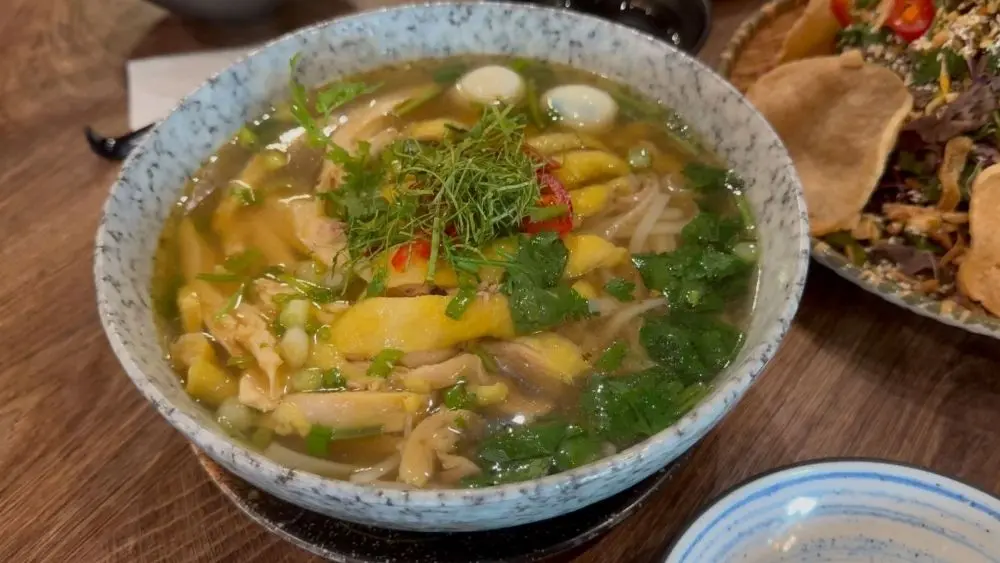 Ẩm thực Việt Nam ghi dấu tại Toronto với phở Linh Anh, góp phần đưa hương vị và bản sắc Việt đến gần hơn với thực khách Canada.