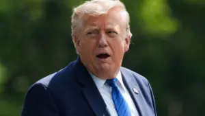 Ông Trump yêu cầu Iran chấp nhận thỏa thuận hoặc đầu hàng, làm gia tăng sức ép trong bối cảnh căng thẳng giữa hai bên.