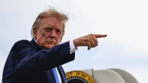 Tổng thống Trump dọa ném bom Oman giữa lúc nước này đàm phán với Iran về hoạt động hàng hải qua eo biển Hormuz. Xem chi tiết.