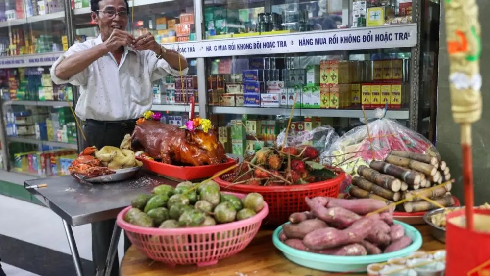 Cúng cô hồn đúng cách mang ý nghĩa nhân văn, thể hiện lòng hướng thiện và sự sẻ chia với những vong hồn không nơi nương tựa.