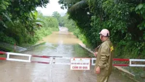 Mưa lớn gây ngập lụt, chia cắt giao thông tại Thanh Hóa, khiến 469 người dân phải sơ tán khỏi vùng nguy hiểm.
