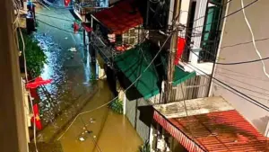 Mưa lớn khiến nước sông Kỳ Cùng dâng gần 2m tại Thất Khê, Lạng Sơn, hơn 2.600 người phải sơ tán trong đêm.