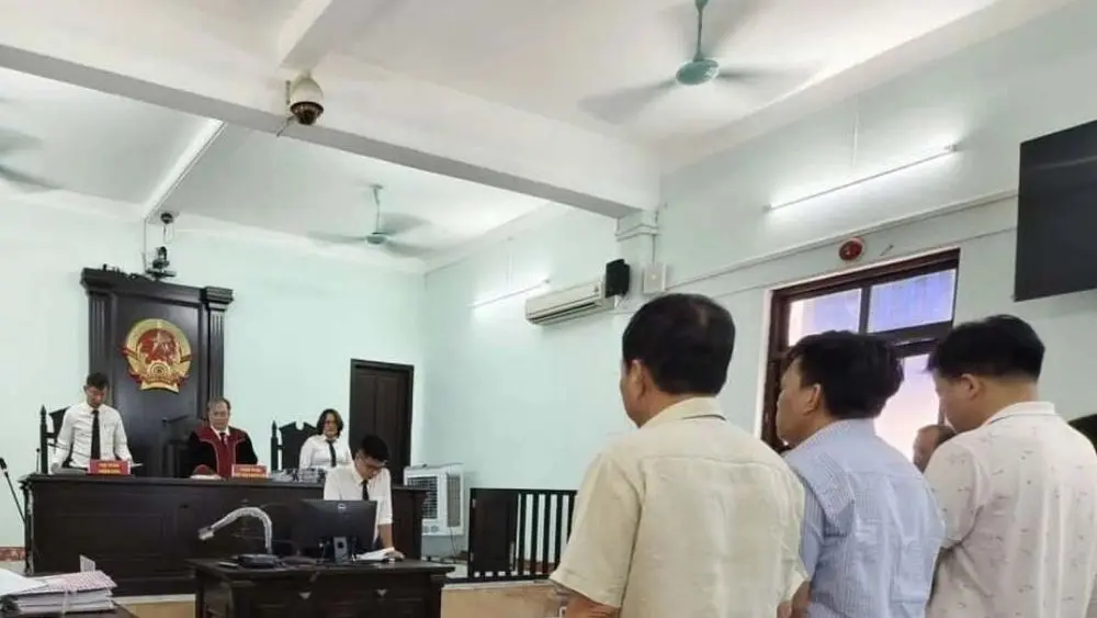Ba cựu thẩm phán, kiểm sát viên Huế nhận án tù trong vụ nhận hối lộ để tác động giải quyết vụ án đánh bạc.