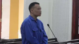 Cao Xuân Tiến bị tuyên 8 năm tù sau khi dùng súng và dao tấn công vợ người có mâu thuẫn với mình về đất.